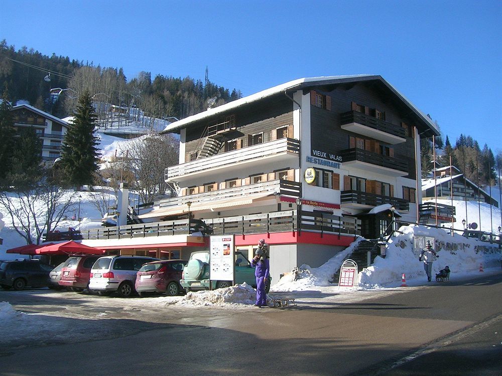 Hotel De La Poste Ла-Тзума Экстерьер фото