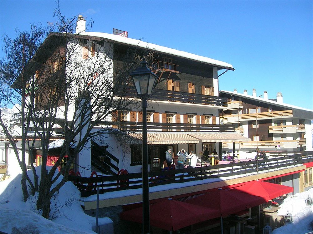 Hotel De La Poste Ла-Тзума Экстерьер фото