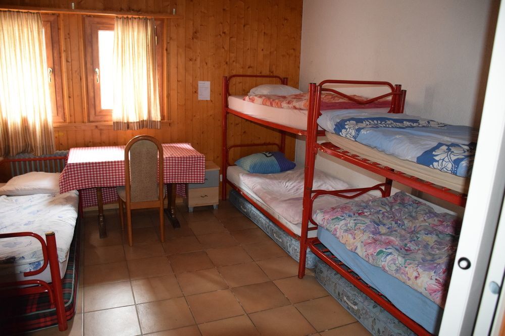 Hotel De La Poste Ла-Тзума Экстерьер фото